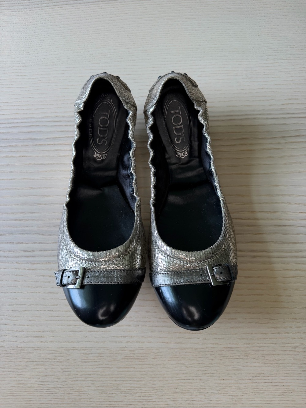 TOD'S Metallic Silver & Black Cap Toe Gommino Ballet Flats Made in Italy/Size 40